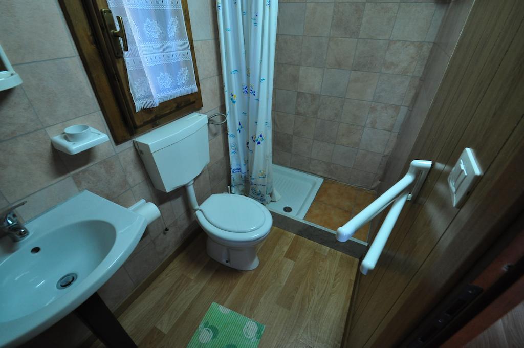Pini E Mare Hotel Quartu SantʼElena Szoba fotó
