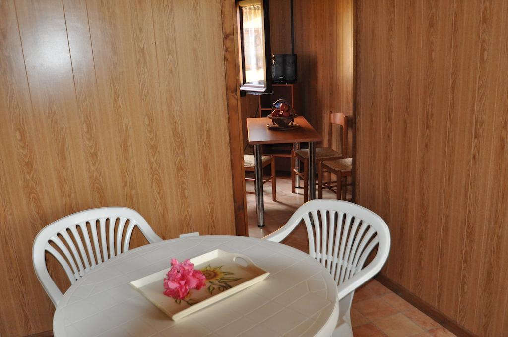 Pini E Mare Hotel Quartu SantʼElena Szoba fotó